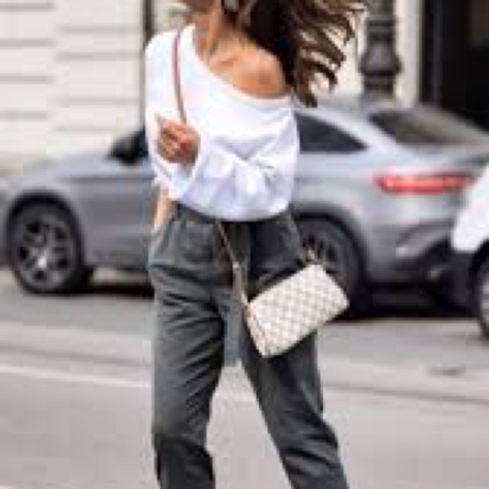 β€οΈβπ©ΉSOLDβ€οΈβπ©Ή Louis Vuitton Eva Damier Azur Chain Clutch 2 Way Purse (SN2123) - Picture 14 of 15